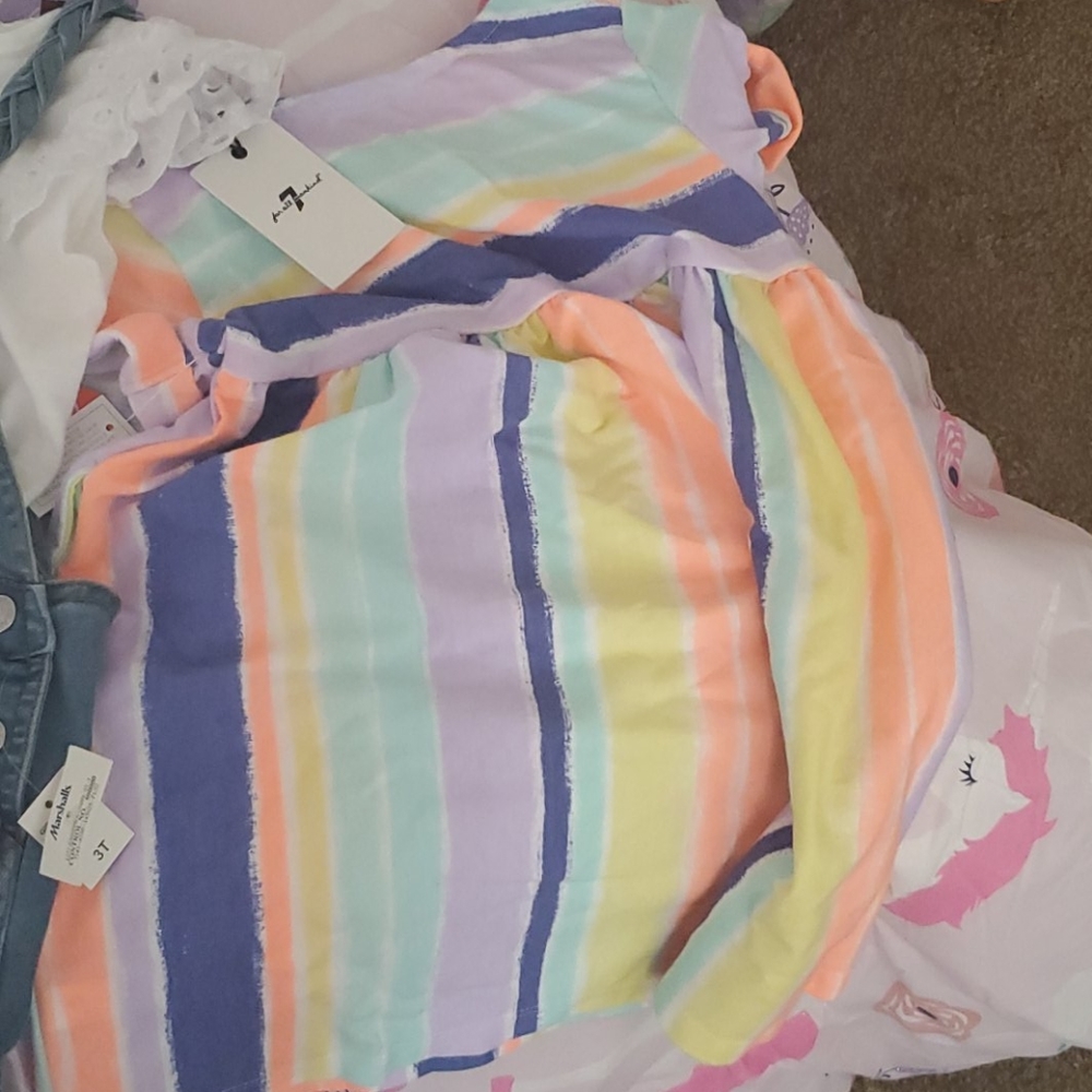 Clothes - Picture 4 of 7